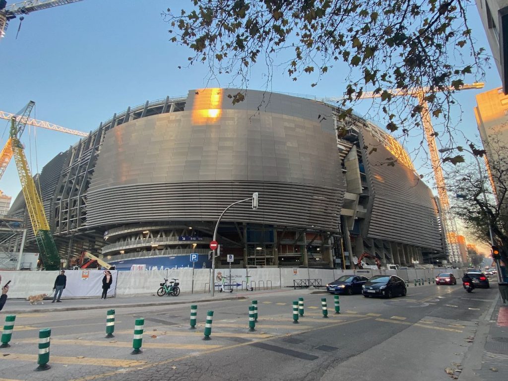 Estadio Santiago Bernabéu (Real Madrid) desde Castellana 